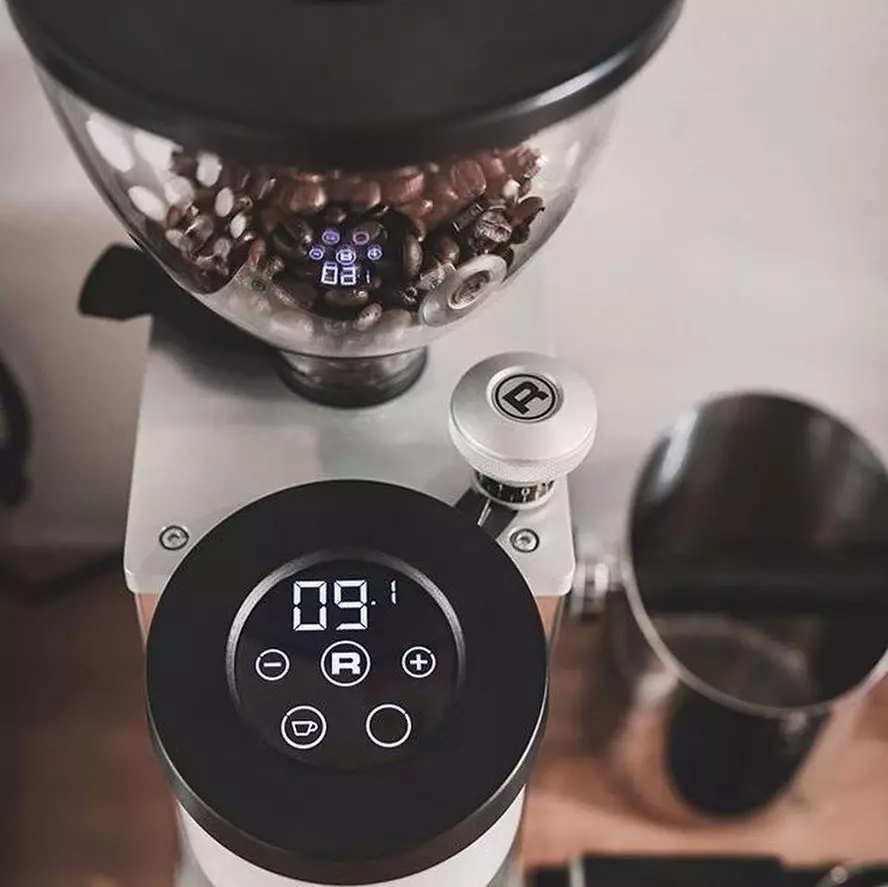 Domácí mlýnek na kávu Rocket Espresso Fausto černý. Zdroj obrázku: Rocket Espresso Domácí mlýnek na kávu Rocket Espresso Fausto černý.